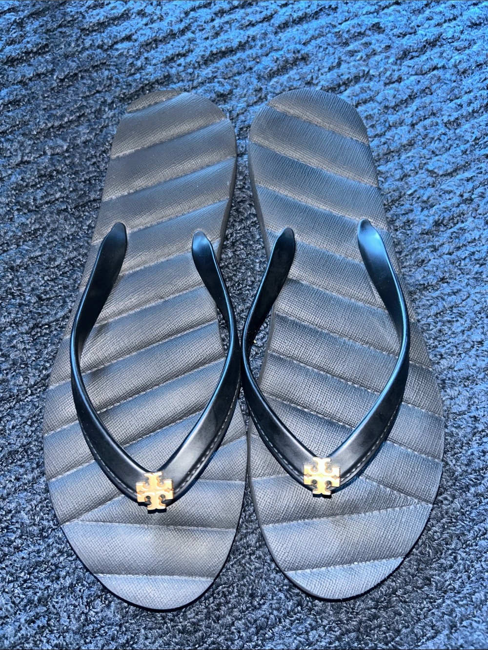 TORY BURCH "KIRA" FLIP FLOPS SIZE 6 BLACK